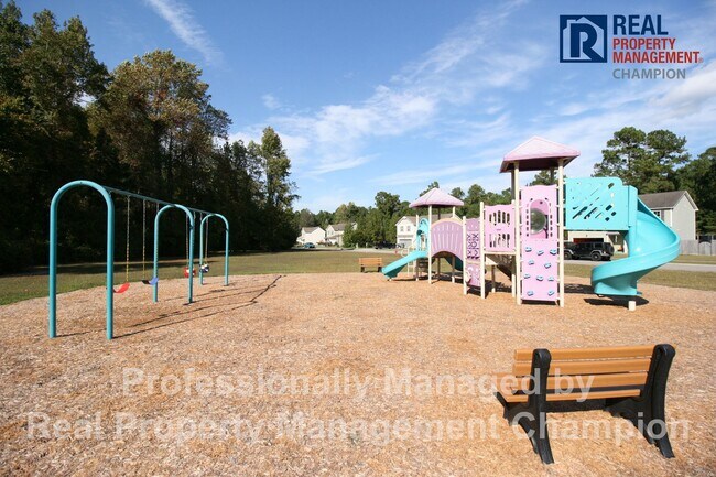 Building Photo - Large Home Near Camp Lejuene and Stone Bay