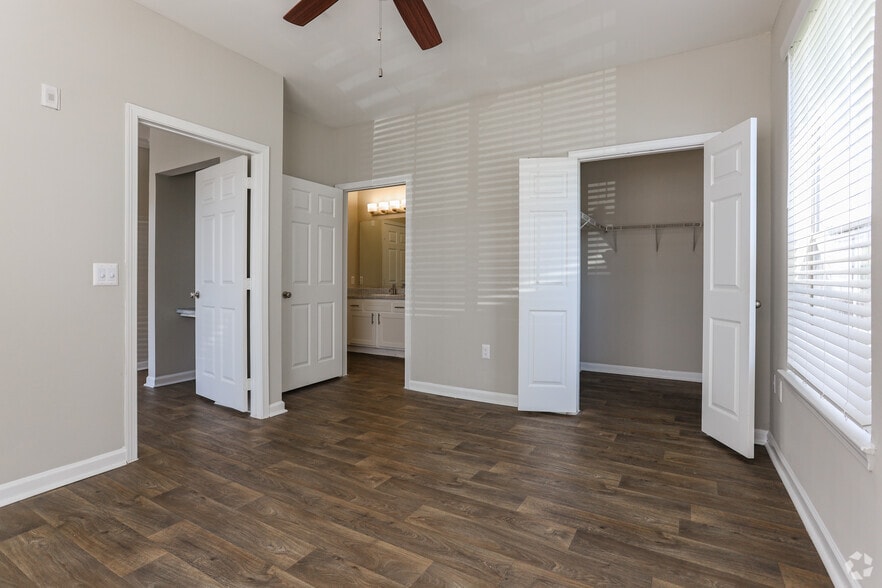 1 BR, 1 BA - 733 SF - Discovery at West Road