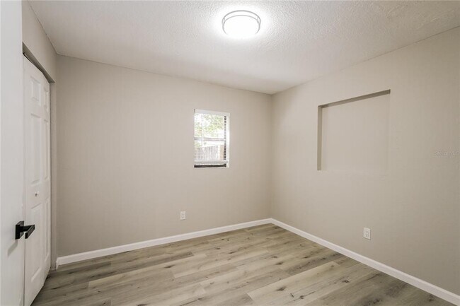 Building Photo - 9933 Lake Dr