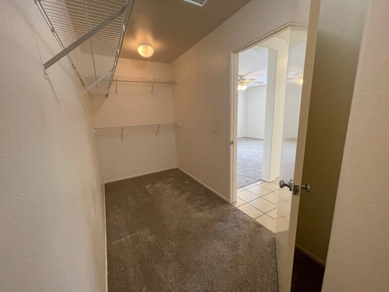 Building Photo - 2300 Jeans Ct