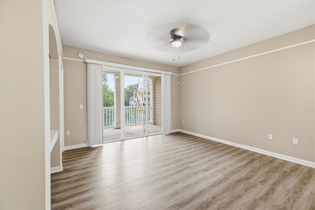 Building Photo - 2801 Chancellorsville Dr