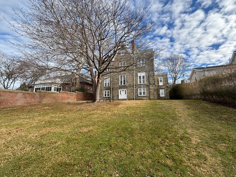 Building Photo - 77 Coggeshall Ave