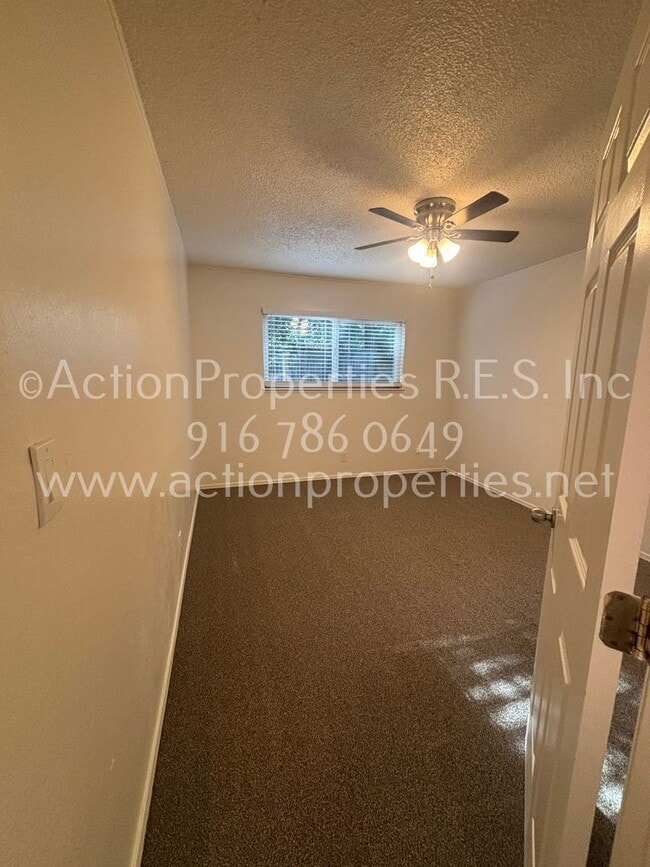 Building Photo - Move In Special $500.00 off 1st Mo Rent: C...