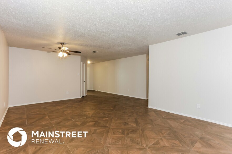 Building Photo - 2109 Doecrest Dr