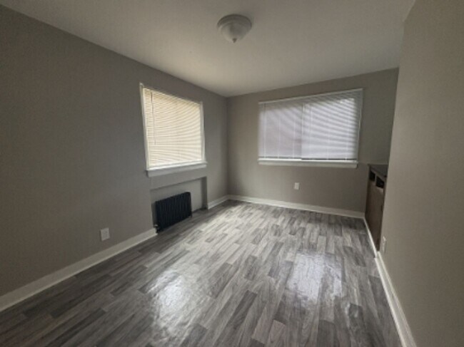 Building Photo - 560 Wylie Ave