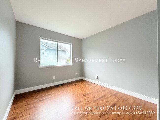 Building Photo - 4914 Norpoint Way NE