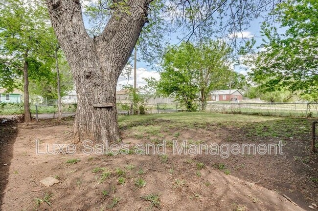 Building Photo - 1005 SW 63rd St