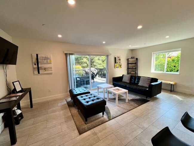 Building Photo - 4640 Montgomery Dr