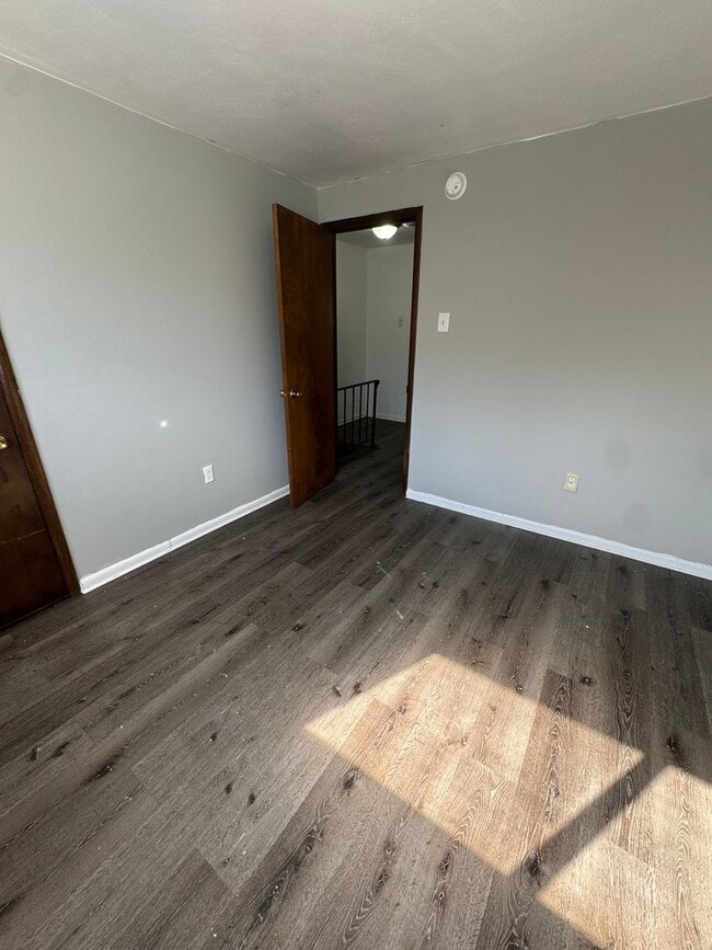 Building Photo - 2-Bedroom 1-Bathroom townhouse in McKeesport!