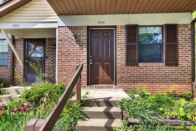 Building Photo - 599 E Graham Pl