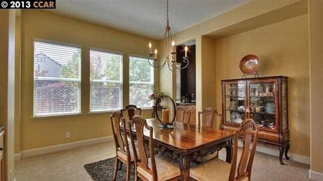 Building Photo - Gorgeous Contemporary Home with Many Luxur...