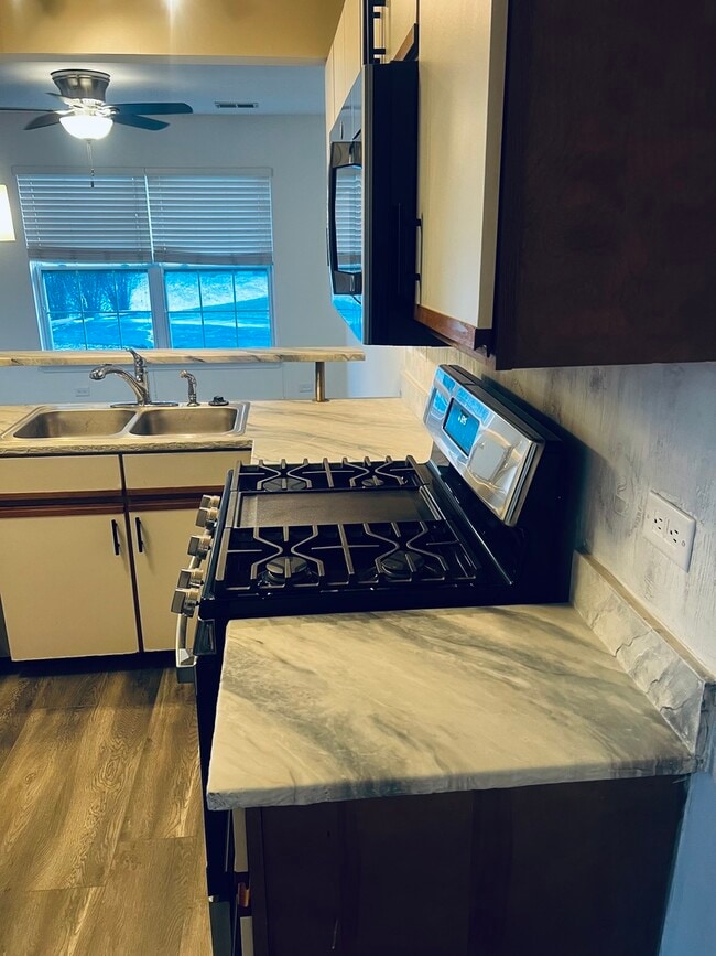 Building Photo - 640 Beaver Ct