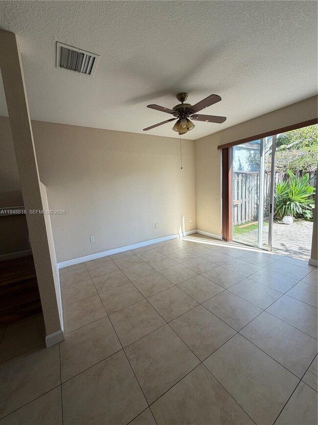 Building Photo - 20715 NE 10th Ct