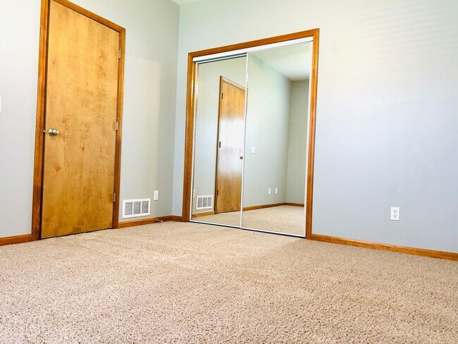 Building Photo - Spring Valley Location! Beautiful Single-Family Home