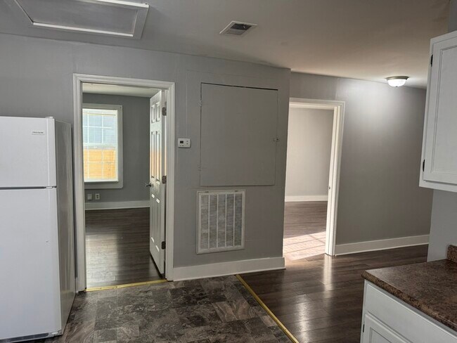 Building Photo - 1609 17th Ave N