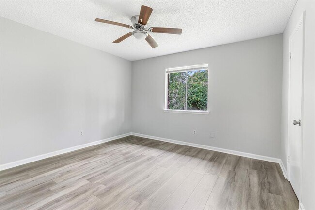 Building Photo - 16322 Espinosa Dr