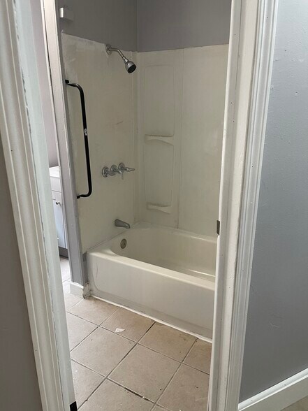 Building Photo - 288 Genesee St