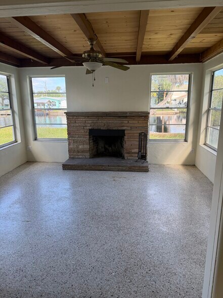 Building Photo - 108 Lantana Ave