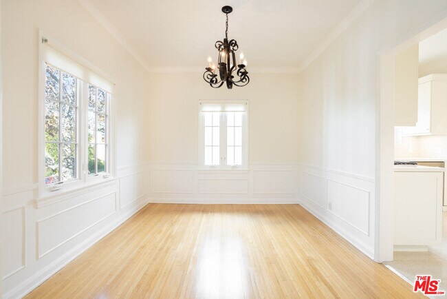 Building Photo - 442 S Maple Dr