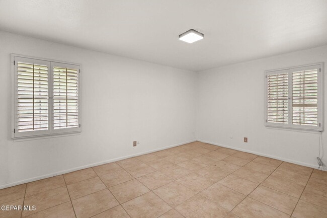 Building Photo - 350 Thunderbird Dr