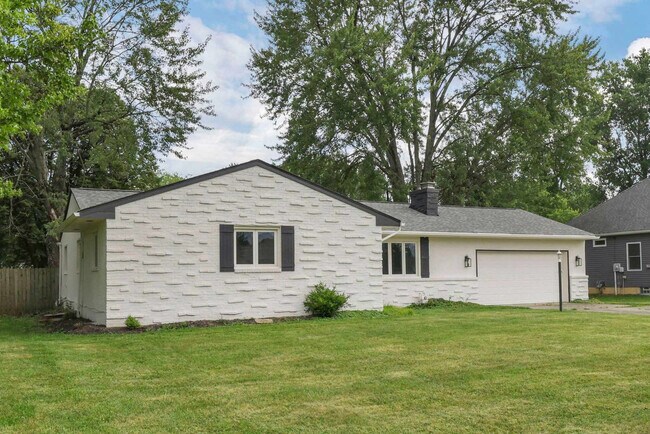 Building Photo - 3695 Montclair Dr