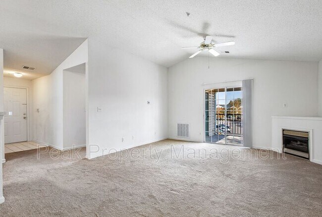 Building Photo - 811 Brassie Ln