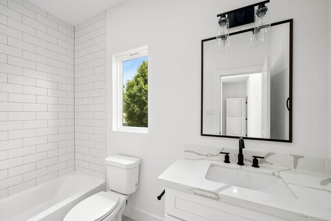 Building Photo - 5514 Hardy St