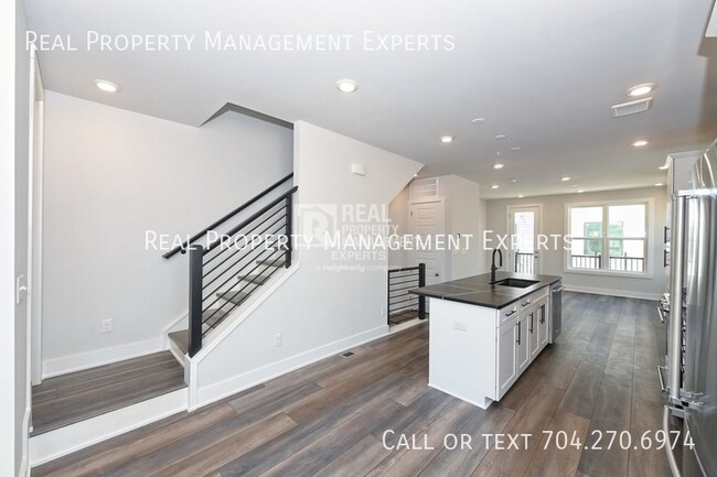 Building Photo - 2140 Terwilliger Terrace