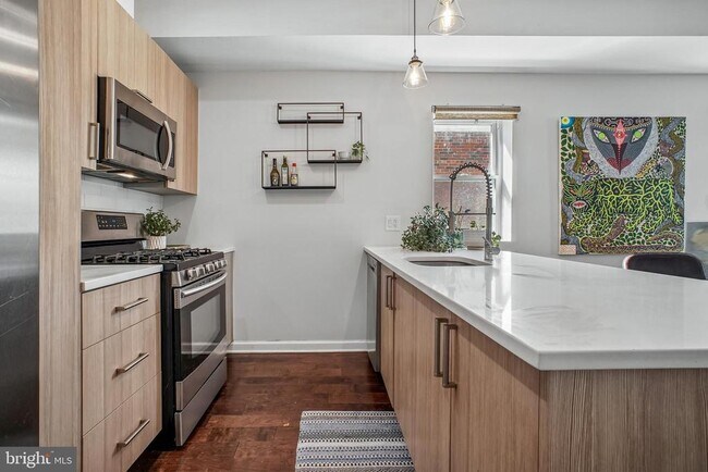 Building Photo - 1346 Nicholson St NW