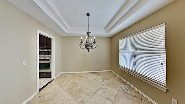 Building Photo - 6808 Sandlewood Dr