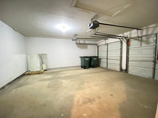 Building Photo - 1411 Hampton Rd