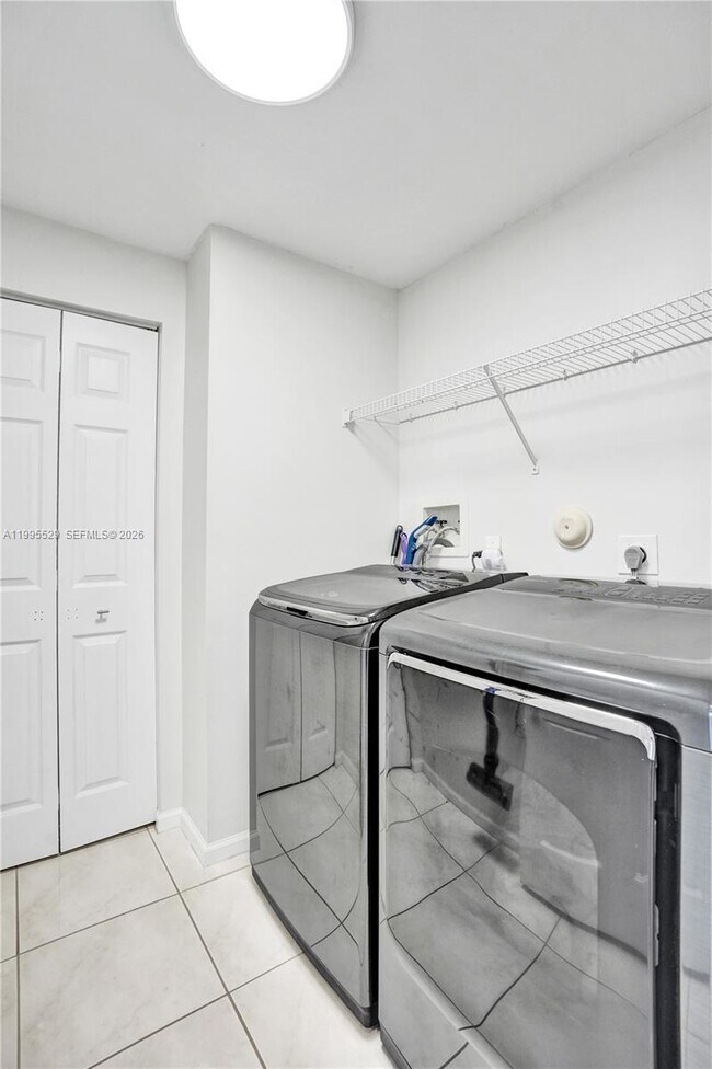 Building Photo - 6928 NW 33rd St