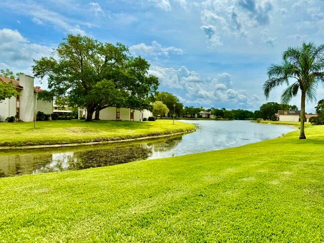 Building Photo - 141 Lakeside Dr