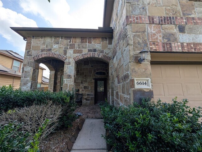 Building Photo - 6614 Hunters Creek Ln