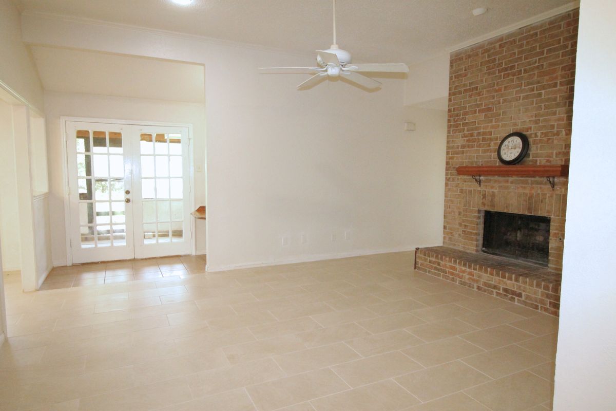 Building Photo - 711 Dickey Dr