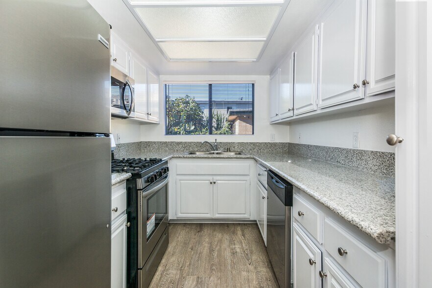 Building Photo - 534 Venice Way