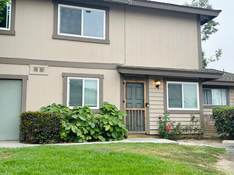 Building Photo - 1721 Normandy Pl