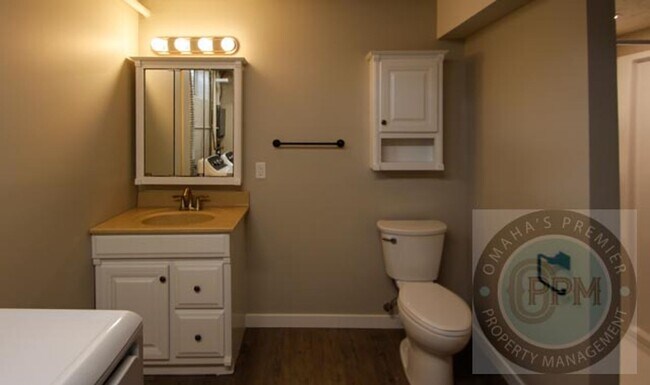 Building Photo - Millard 3 bed 3 bath with Park Access!