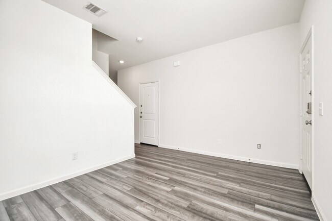 Building Photo - 7819 Royalwood Dr