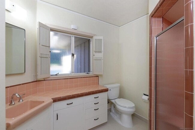 Building Photo - 3125 Qualtrough St