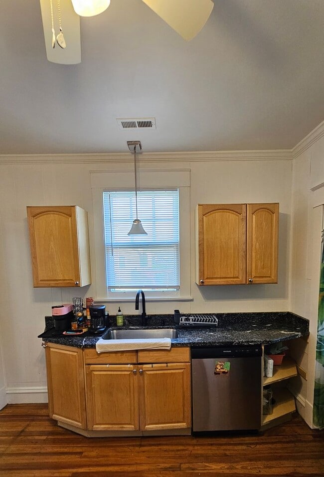 Building Photo - 3BR/1.5 BA Single-Story Home - Large Yard ...