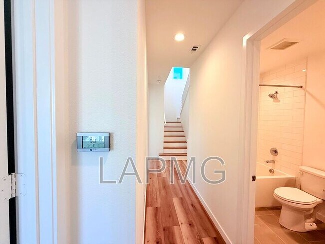 Building Photo - 4334 N Jimson Rd