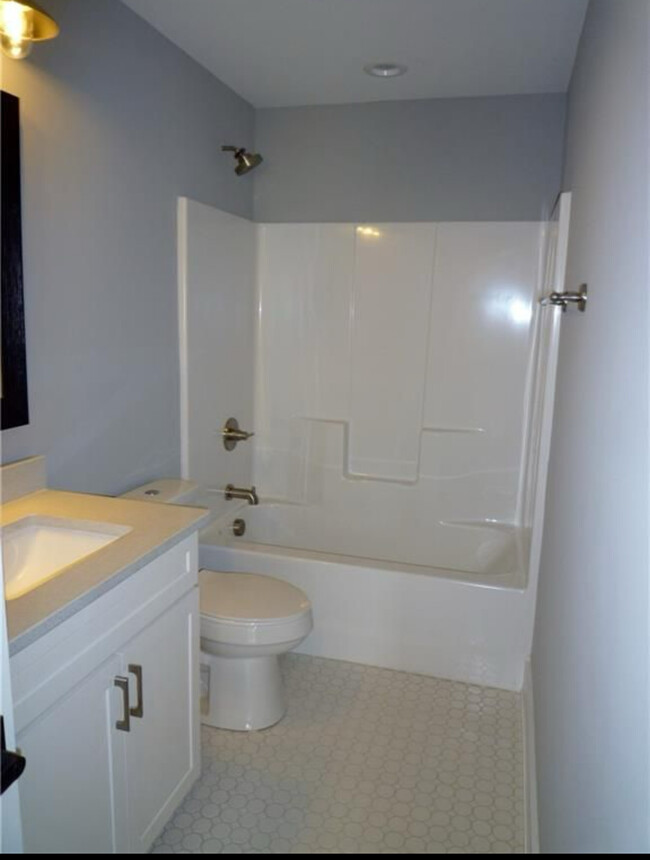 Building Photo - 100 Amberwood Dr