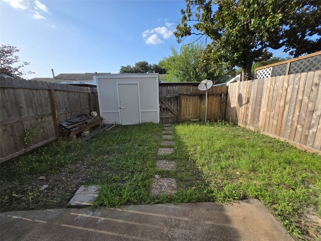 Building Photo - 7942 Grow Ln