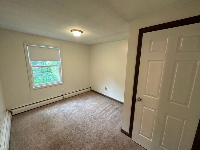 Building Photo - 169 Rocky Hill Rd