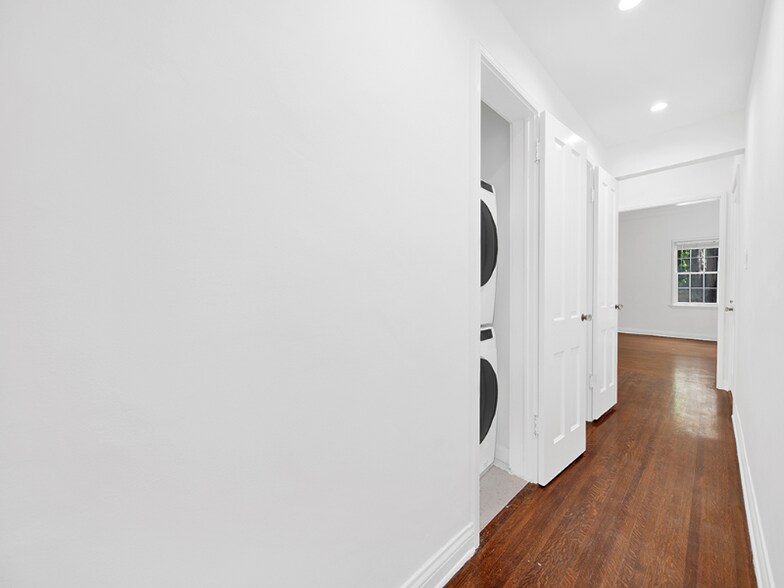 Building Photo - 7467 Hollywood Blvd