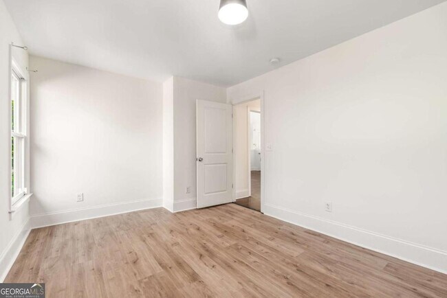 Building Photo - 94 Lucy St SE