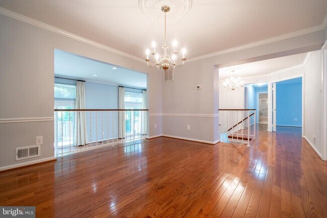 Building Photo - 10515 Meadow Bridge Ln