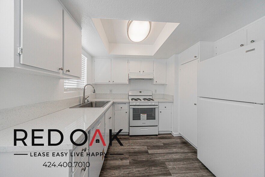 Building Photo - 4551 W 159th St