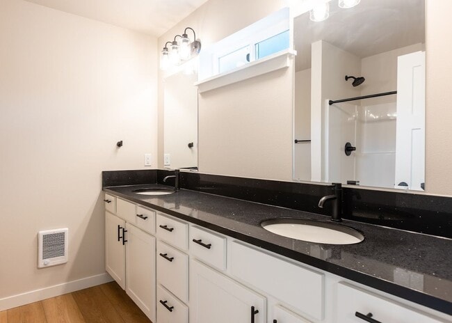 Building Photo - Newly Built 3 Bed, 2.5 Bath Cottage Homes with Free Wifi Internet